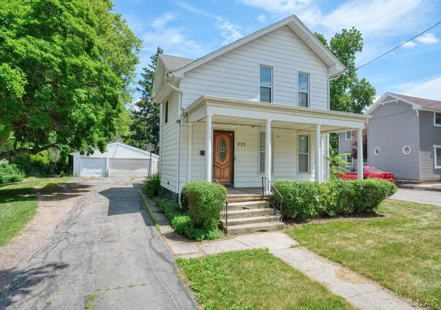 Photo 3 of Single family home for sale at 225 Seeley St, Adrian, MI 49221 | MLS# 56050213805 | Listing updated on 2026-08-31