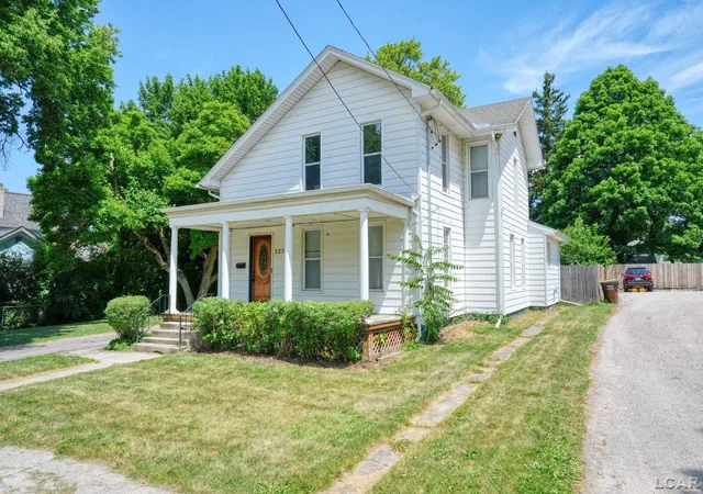Photo 4 of Single family home for sale at 225 Seeley St, Adrian, MI 49221 | MLS# 56050213805 | Listing updated on 2026-08-31