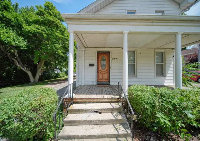 Photo 5 of Single family home for sale at 225 Seeley St, Adrian, MI 49221 | MLS# 56050213805 | Listing updated on 2026-08-31