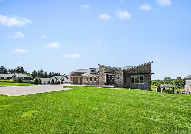 Photo 3 of Single family home for sale at 2943 Sleeth Rd, Commerce Township, MI 48382 | MLS# 20261051033 | Listing updated on 2026-09-14
