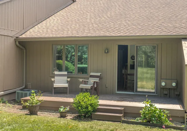 3rd image of 587 Park Pl, Saline, MI 48176 | MLS# 81026033884