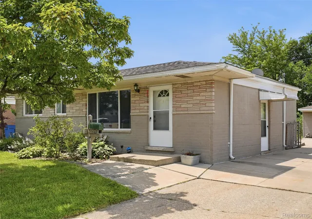 Photo 3 of Single family home for sale at 27469 Cosgrove Dr, Warren, MI 48092 | MLS# 20261051078 | Listing updated on 2026-09-08
