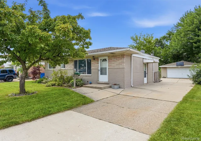 Photo 3 of Single family home for sale at 27469 Cosgrove Dr, Warren, MI 48092 | MLS# 20261051078 | Listing updated on 2026-09-08