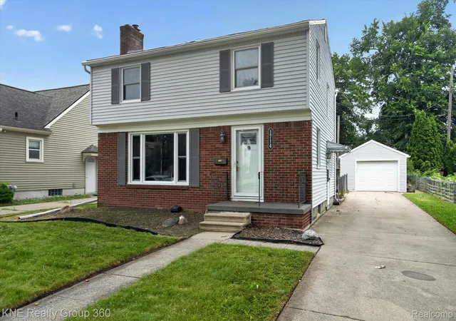 3rd image of 1714 Cooper Ave, Lansing, MI 48910 | MLS# 20261051081