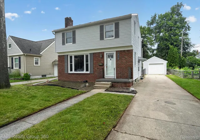 4th image of 1714 Cooper Ave, Lansing, MI 48910 | MLS# 20261051081