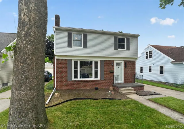 5th image of 1714 Cooper Ave, Lansing, MI 48910 | MLS# 20261051081
