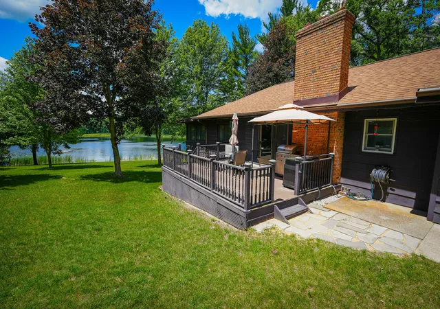Photo 3 of Single family home for sale at 9411 Maple Hl Rd, Howard City, MI 49329 | MLS# 71026033912 | Listing updated on 2026-08-31