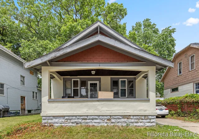 Photo 1 of Single family home for sale at 627 Watkins St Se, Grand Rapids, MI 49507 | MLS# 65026033917 | Listing updated on 2026-07-29