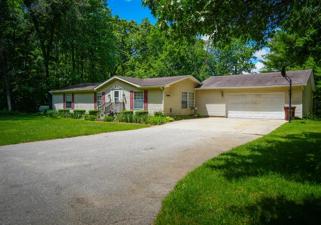 Photo 1 of Single family home for sale at 9339 Maple Hl Rd, Howard City, MI 49329 | MLS# 71026033915 | Listing updated on 2026-07-07