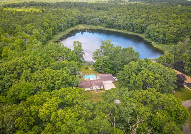 Photo 2 of Single family home for sale at 9339 Maple Hl Rd, Howard City, MI 49329 | MLS# 71026033915 | Listing updated on 2026-07-07