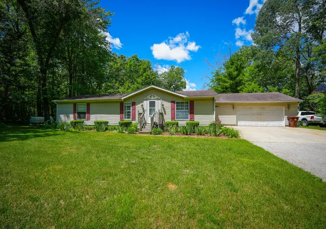 Photo 3 of Single family home for sale at 9339 Maple Hl Rd, Howard City, MI 49329 | MLS# 71026033915 | Listing updated on 2026-07-07