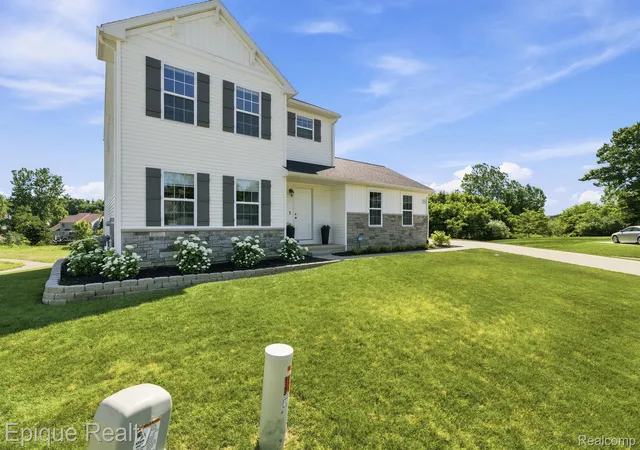 Photo 3 of Single family home for sale at 7269 Wildflower Ct, Grand Blanc, MI 48439 | MLS# 20261051105 | Listing updated on 2026-08-26