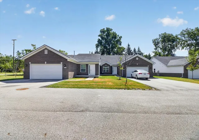 Photo 4 of Multi family home for sale at 26640 Orchard Lake Rd, Farmington Hills, MI 48334 | MLS# 20261051110 | Listing updated on 2026-10-10