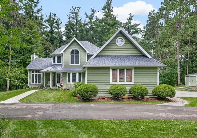 Photo 2 of Single family home for sale at 8120 Glenwynd Dr, Kalamazoo, MI 49009 | MLS# 66026033925 | Listing updated on 2026-08-07