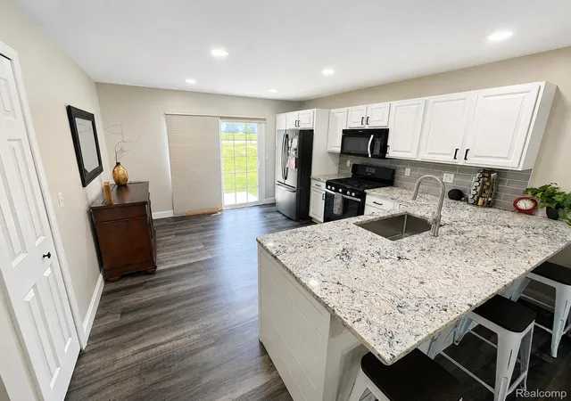Photo 2 of Condo for sale at 2015 Pauls Ct, Marysville, MI 48040 | MLS# 20261051134 | Listing updated on 2026-09-17