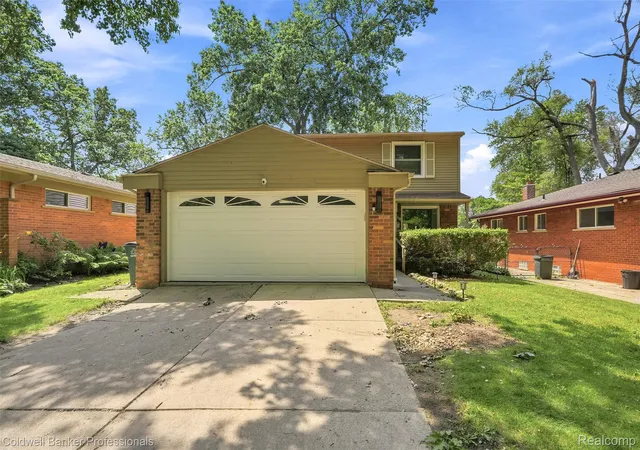 Photo 2 of Single family home for sale at 23821 Manistee St, Oak Park, MI 48237 | MLS# 20261051171 | Listing updated on 2026-08-29
