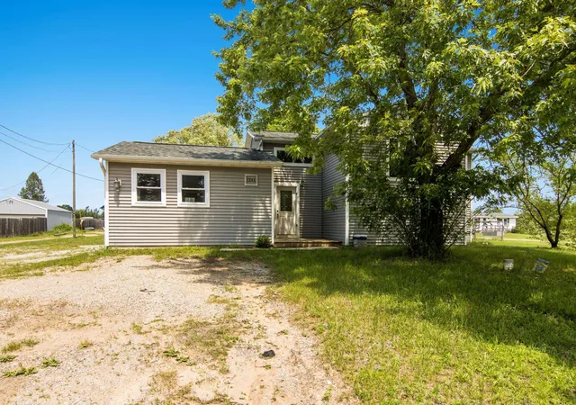 Photo 2 of Single family home for sale at 1343 E Duck Lake Rd, Grawn, MI 49637 | MLS# 78080070709 | Listing updated on 2026-08-21