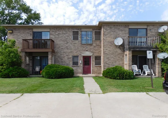 Listing Photo 3 - Condo for sale in building located at 284 E 13 Mile Unit #202, Madison Heights, MI 48071