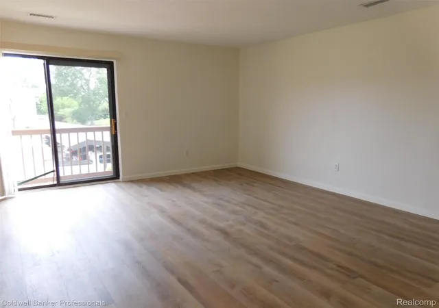 Listing Photo 5 - Condo for sale in building located at 284 E 13 Mile Unit #202, Madison Heights, MI 48071
