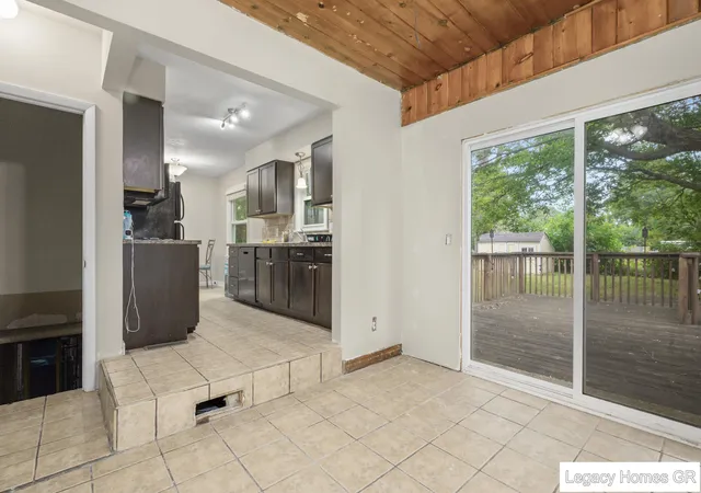 Photo 4 of Single family home for sale at 4250 Illinois Ave SW, Wyoming, MI 49509 | MLS# 65026033989 | Listing updated on 2026-09-18