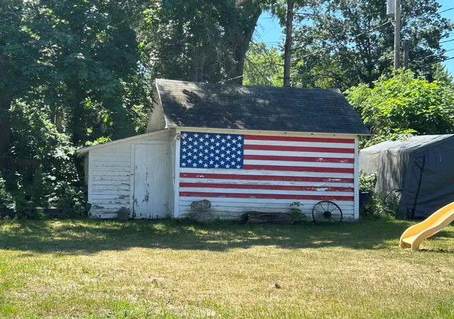 Photo 3 of Single family home for sale at 302 S Pine St, Mount Pleasant, MI 48858 | MLS# 79080070714 | Listing updated on 2026-08-24