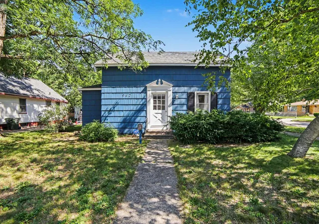 1st image of 942 Amity Ave, Muskegon, MI 49442 | MLS# 71026034000