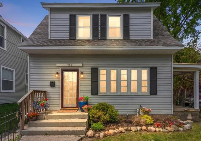 1st image of 705 Lafayette Ave Ne, Grand Rapids, MI 49503 | MLS# 65026034002