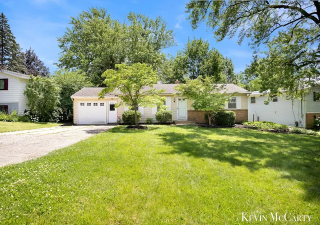 Photo 2 of Single family home for sale at 2722 Vassar Dr Se, Grand Rapids, MI 49506 | MLS# 65026034008 | Listing updated on 2026-09-22