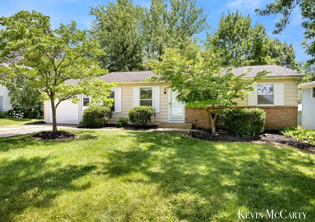Photo 3 of Single family home for sale at 2722 Vassar Dr Se, Grand Rapids, MI 49506 | MLS# 65026034008 | Listing updated on 2026-09-22