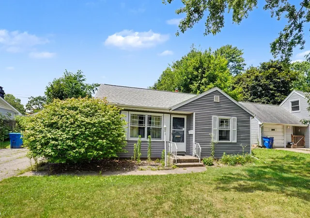 Photo 1 of Single family home for sale at 121 N Ridgeway Dr, Battle Creek, MI 49015 | MLS# 64026034021 | Listing updated on 2026-07-06