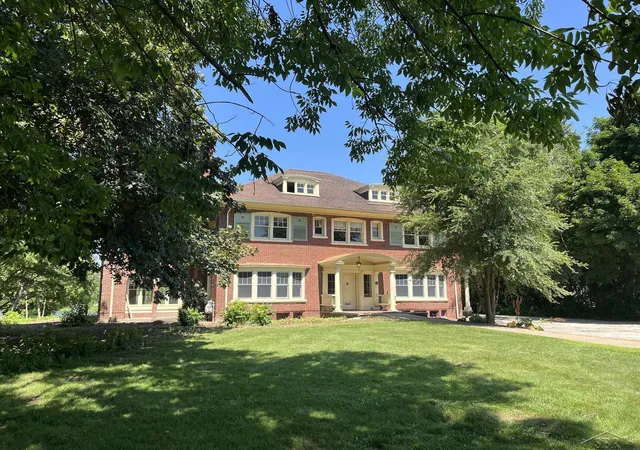 Photo 1 of Sale Pending at 1647 S Washington Ave, Saginaw, MI 48601 | MLS# 61050213873 | Listing updated on 2026-09-03