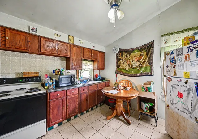 3rd image of 3721 Market St, Kalamazoo, MI 49048 | MLS# 66026034030