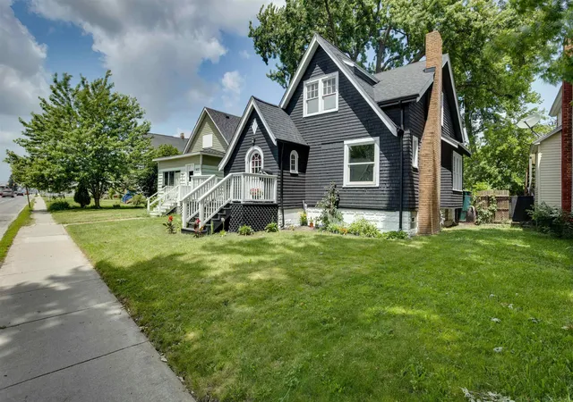 Photo 1 of Sale Pending at 1407 Lapeer Ave, Port Huron, MI 48060 | MLS# 58050213879 | Listing updated on 2026-09-15