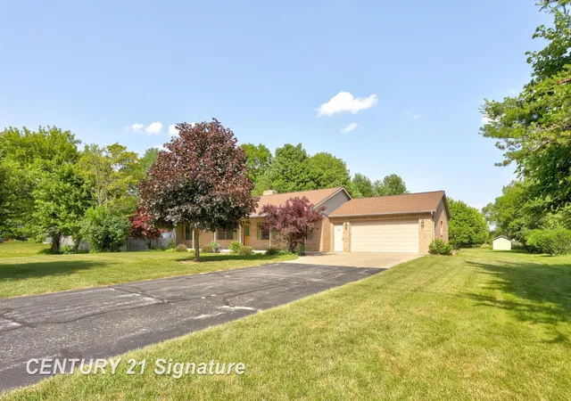 Photo 3 of Single family home for sale at 3725 Trimm Rd, Saginaw, MI 48609 | MLS# 61050213881 | Listing updated on 2026-07-28
