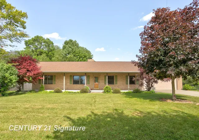 Photo 3 of Single family home for sale at 3725 Trimm Rd, Saginaw, MI 48609 | MLS# 61050213881 | Listing updated on 2026-10-05