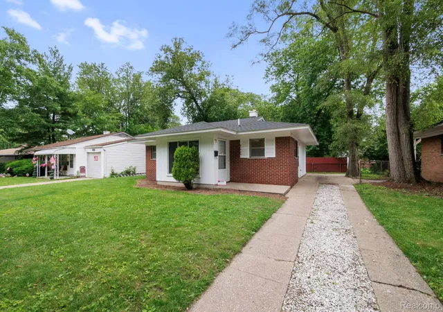 Photo 2 of Single family home for sale at 21920 Morton St, Oak Park, MI 48237 | MLS# 20261051323 | Listing updated on 2026-07-08