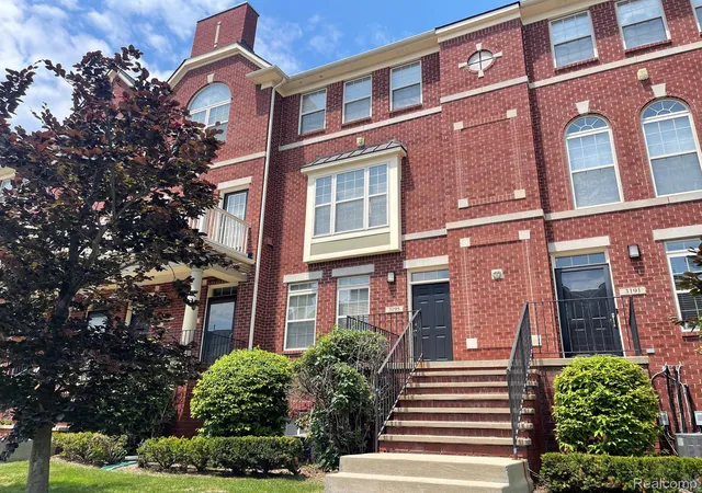 Photo 1 of Sale Pending at 3195 Camden Dr, Troy, MI 48084 | MLS# 20261051337 | Listing updated on 2026-09-11