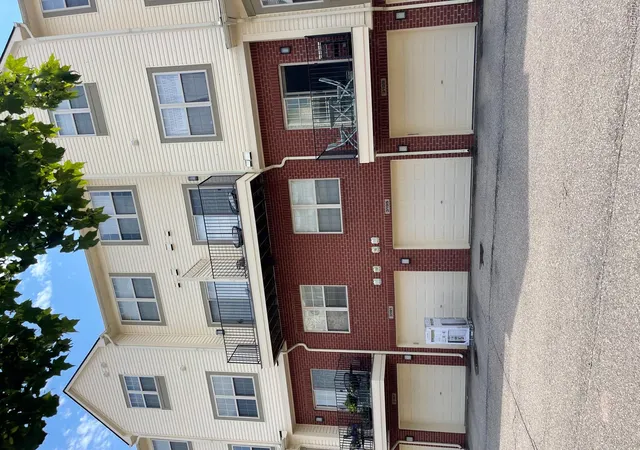 Listing Photo 2 - Condo for sale in building located at 3195 Camden Dr, Troy, MI 48084
