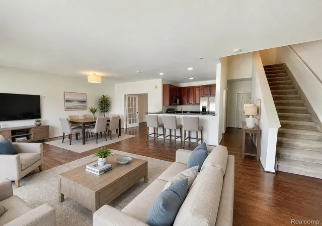 Listing Photo 4 - Condo for sale in building located at 3195 Camden Dr, Troy, MI 48084
