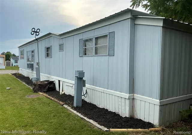 Photo 2 of Single family home for sale at 14 Highland Ter, White Lake, MI 48386 | MLS# 20261051366 | Listing updated on 2026-07-15