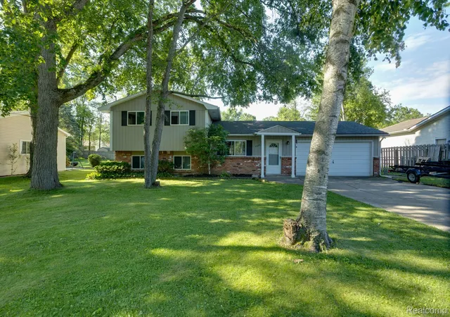 1st image of 5535 Lake Vista Dr, Waterford, MI 48327 | MLS# 20261051375