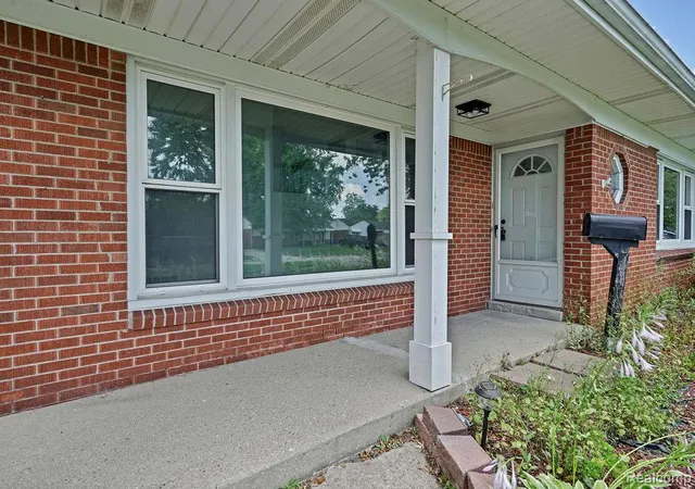 Photo 4 of Single family home for sale at 31335 Slumber Ln, Fraser, MI 48026 | MLS# 20261051380 | Listing updated on 2026-09-15