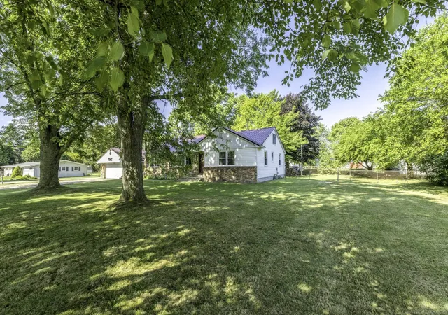 Photo 3 of Single family home for sale at 5920 Lakeshore Rd, Lexington, MI 48450 | MLS# 58050213897 | Listing updated on 2026-09-14