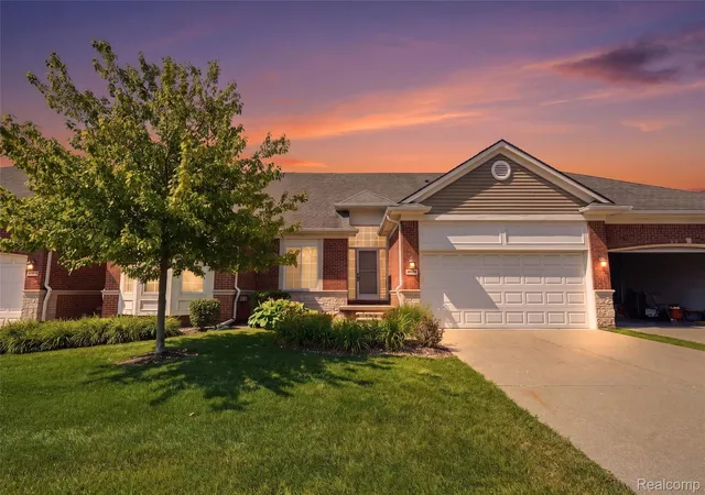 Listing Photo 5 - Condo for sale in building located at 49329 Vlg Pointe Dr, Shelby Township, MI 48315