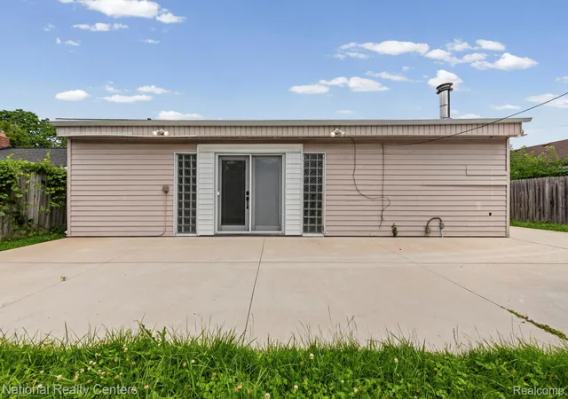 Photo 4 of Single family home for sale at 11146 Superior Ave, Warren, MI 48089 | MLS# 20261051399 | Listing updated on 2026-09-23