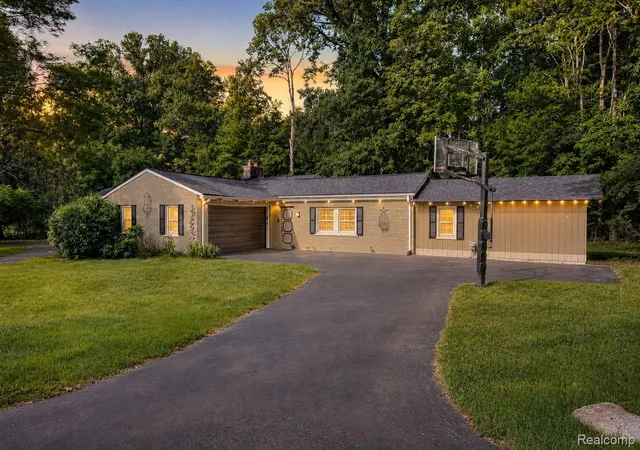 Photo 1 of Sale Pending at 31555 Westlady Dr, Beverly Hills, MI 48025 | MLS# 20261051403 | Listing updated on 2026-08-19