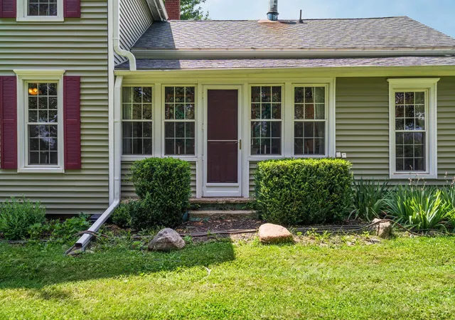 Photo 3 of Single family home for sale at 11230 Hoyt Rd, Munith, MI 49259 | MLS# 81026034069 | Listing updated on 2026-10-06