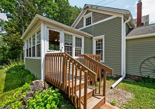 Photo 3 of Single family home for sale at 11230 Hoyt Rd, Munith, MI 49259 | MLS# 81026034069 | Listing updated on 2026-10-06