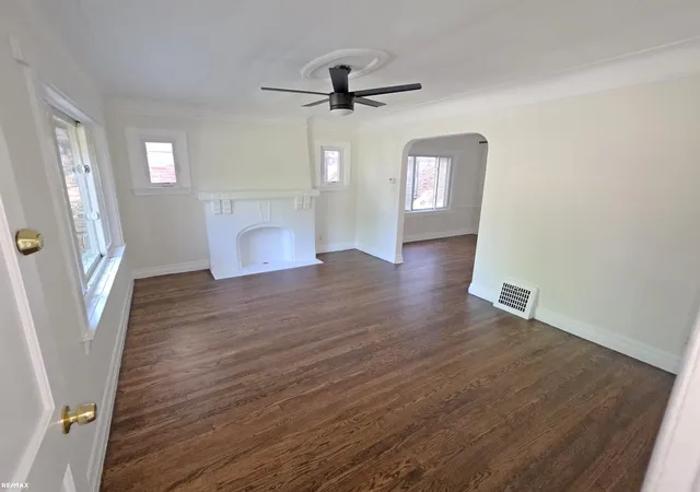 Listing Photo 5 - Condo for sale in building located at 6110-6112 Yorkshire St, Detroit, MI 48224