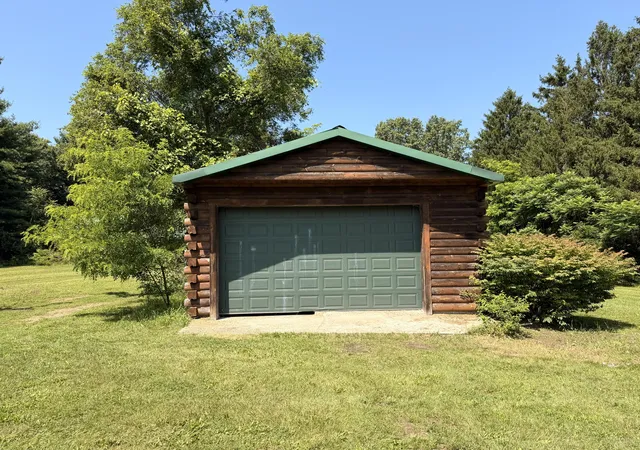 Photo 3 of Single family home for sale at 69272 Ironwood Dr, Niles, MI 49120 | MLS# 69026034085 | Listing updated on 2026-08-19